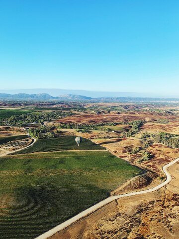 vista alto angulo paisaje urbano contra cielo azul claro_1048944 19943564